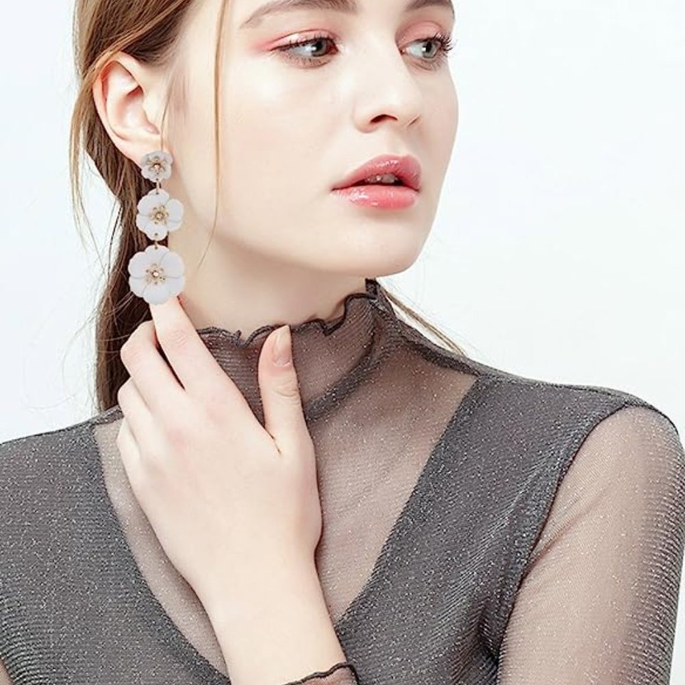 💎White Crystal Flower Dangle Earrings💎